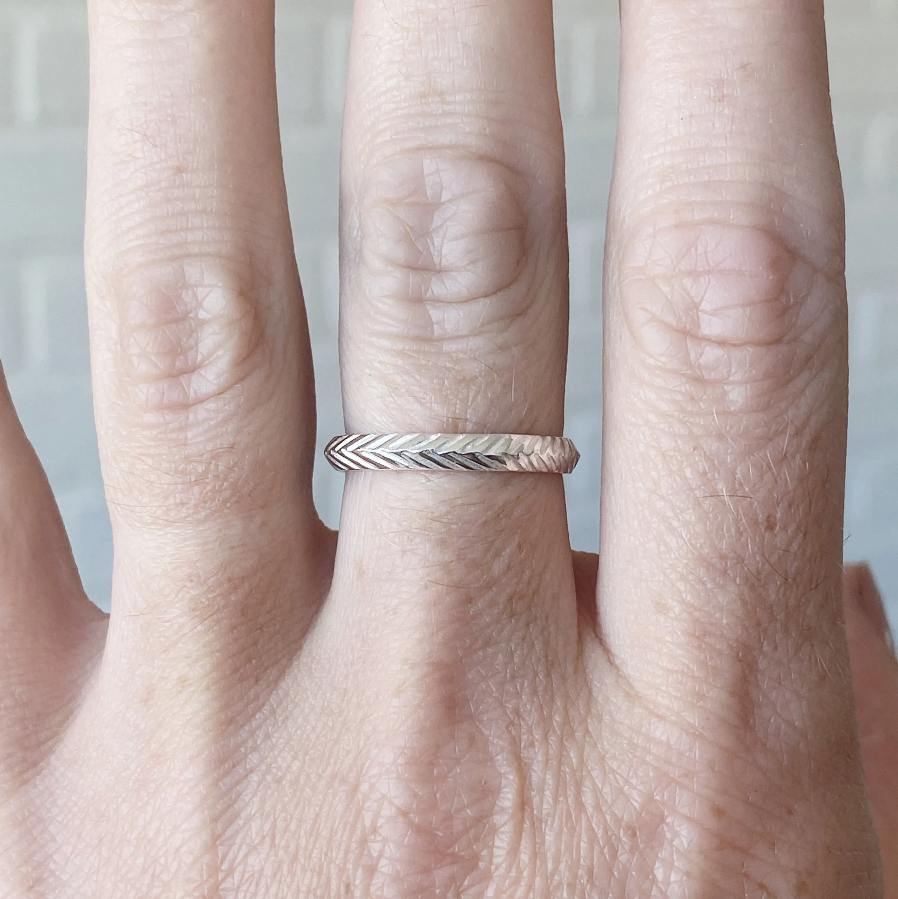Herringbone Thin Band in Silver