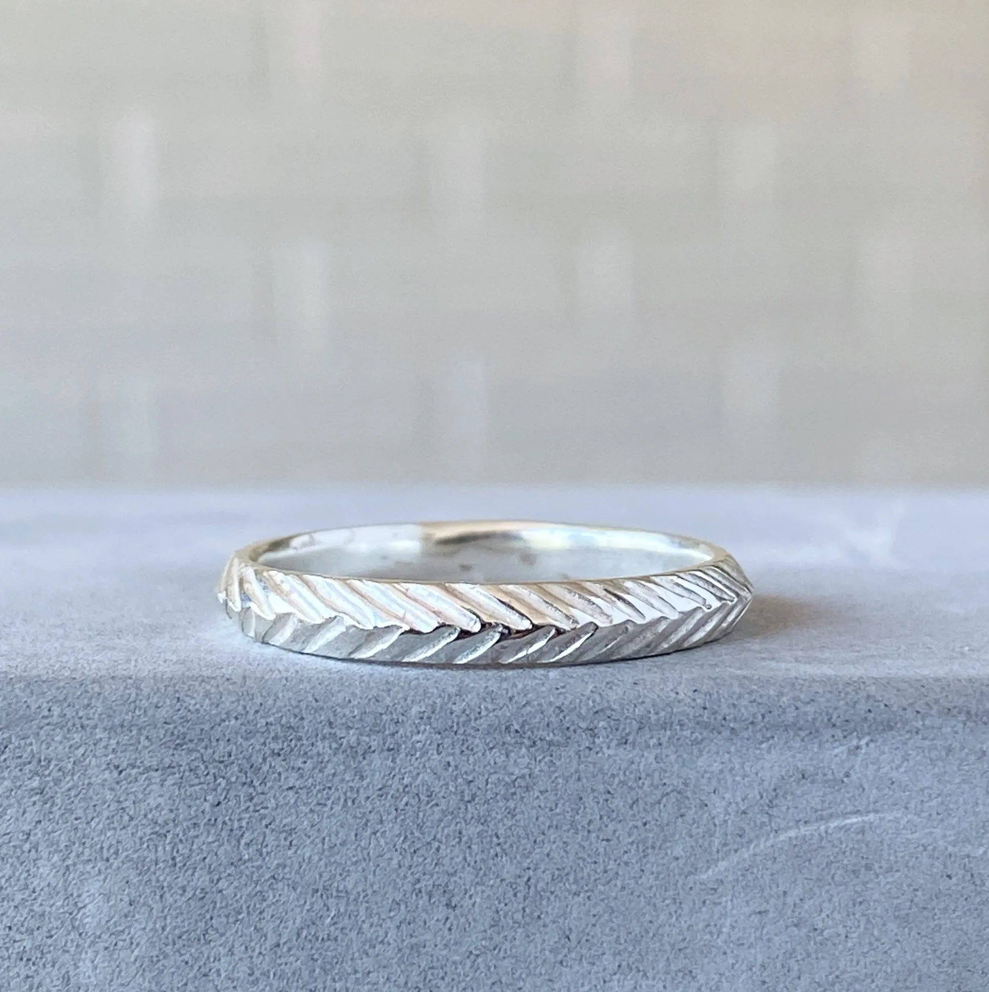 Herringbone Thin Band in Silver