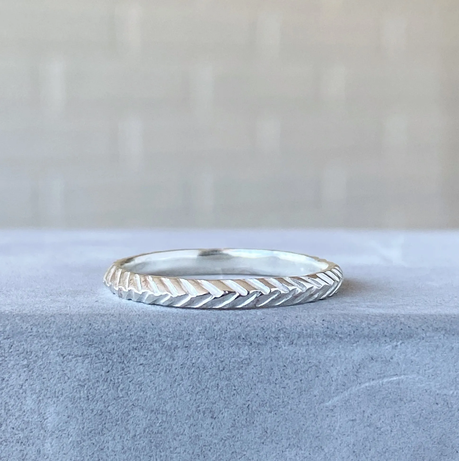 Herringbone Thin Band in Silver