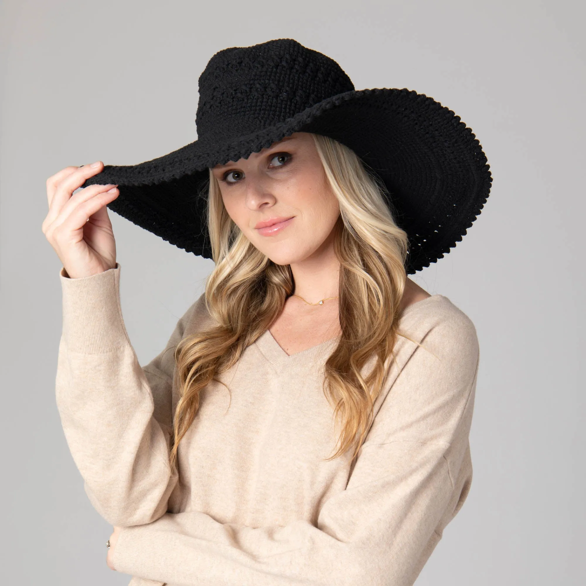 Women's Oversized Brim Crochet w/ Scalloped Edge