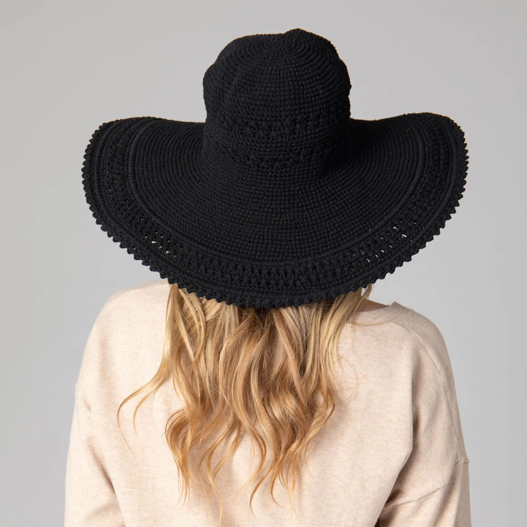 Women's Oversized Brim Crochet w/ Scalloped Edge