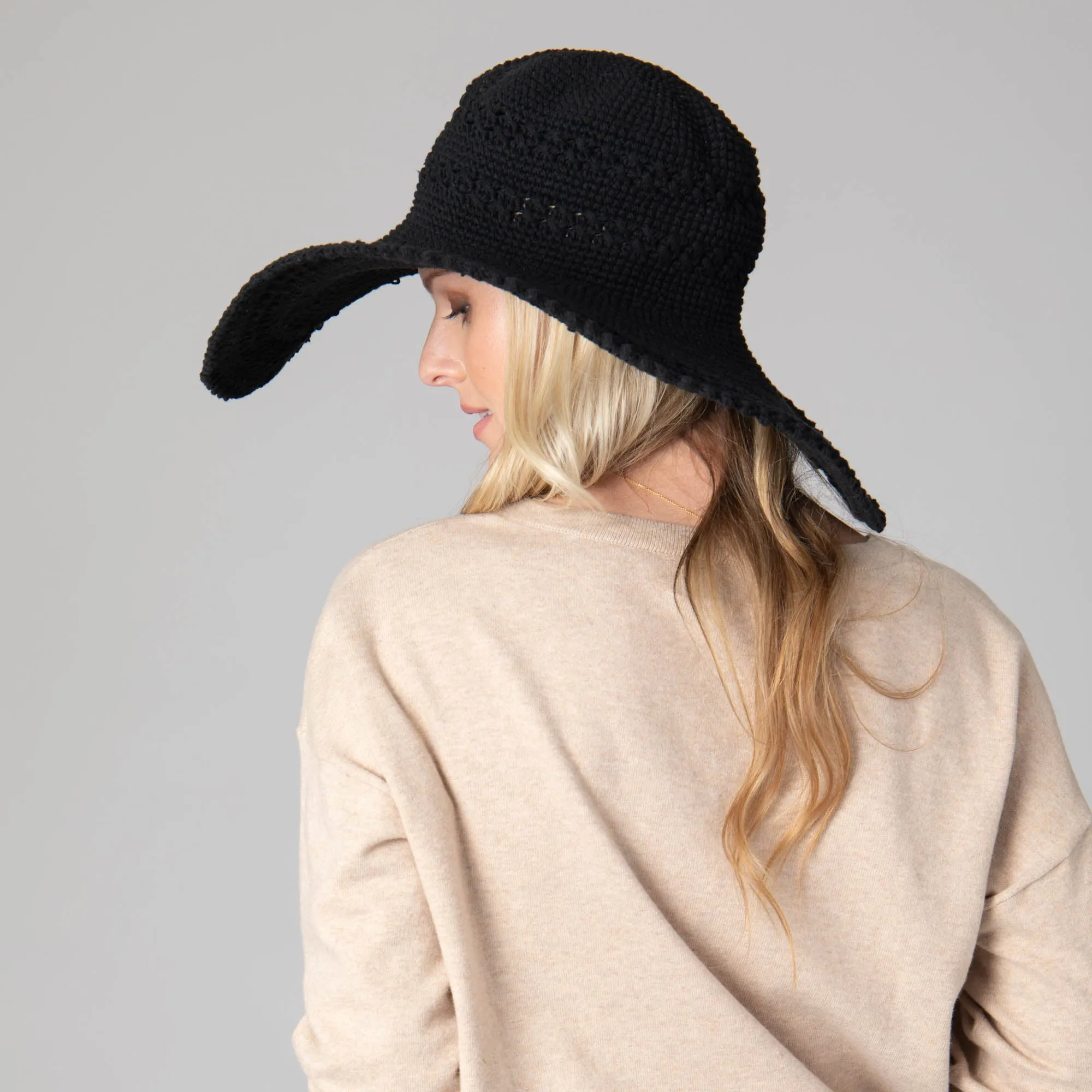 Women's Oversized Brim Crochet w/ Scalloped Edge
