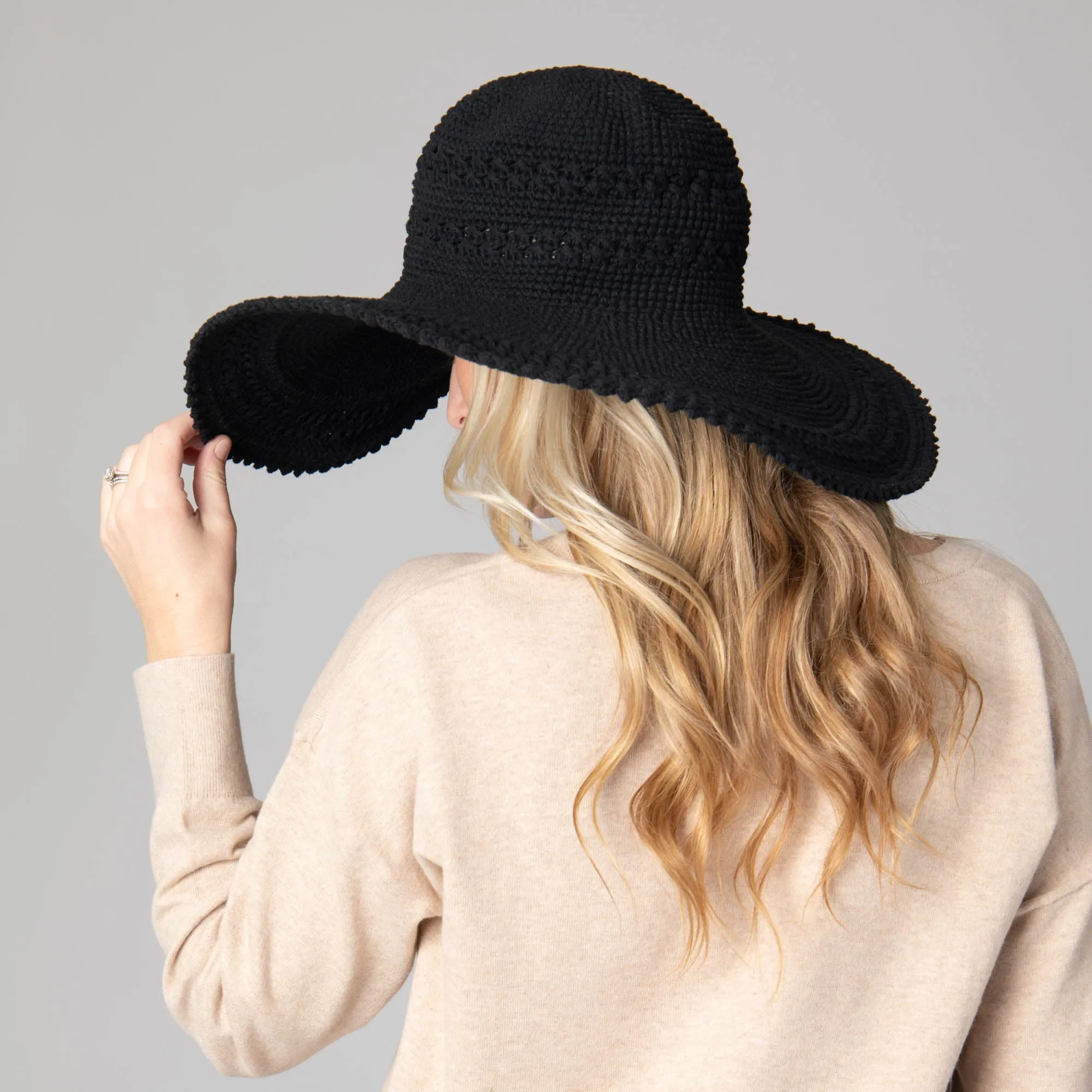 Women's Oversized Brim Crochet w/ Scalloped Edge