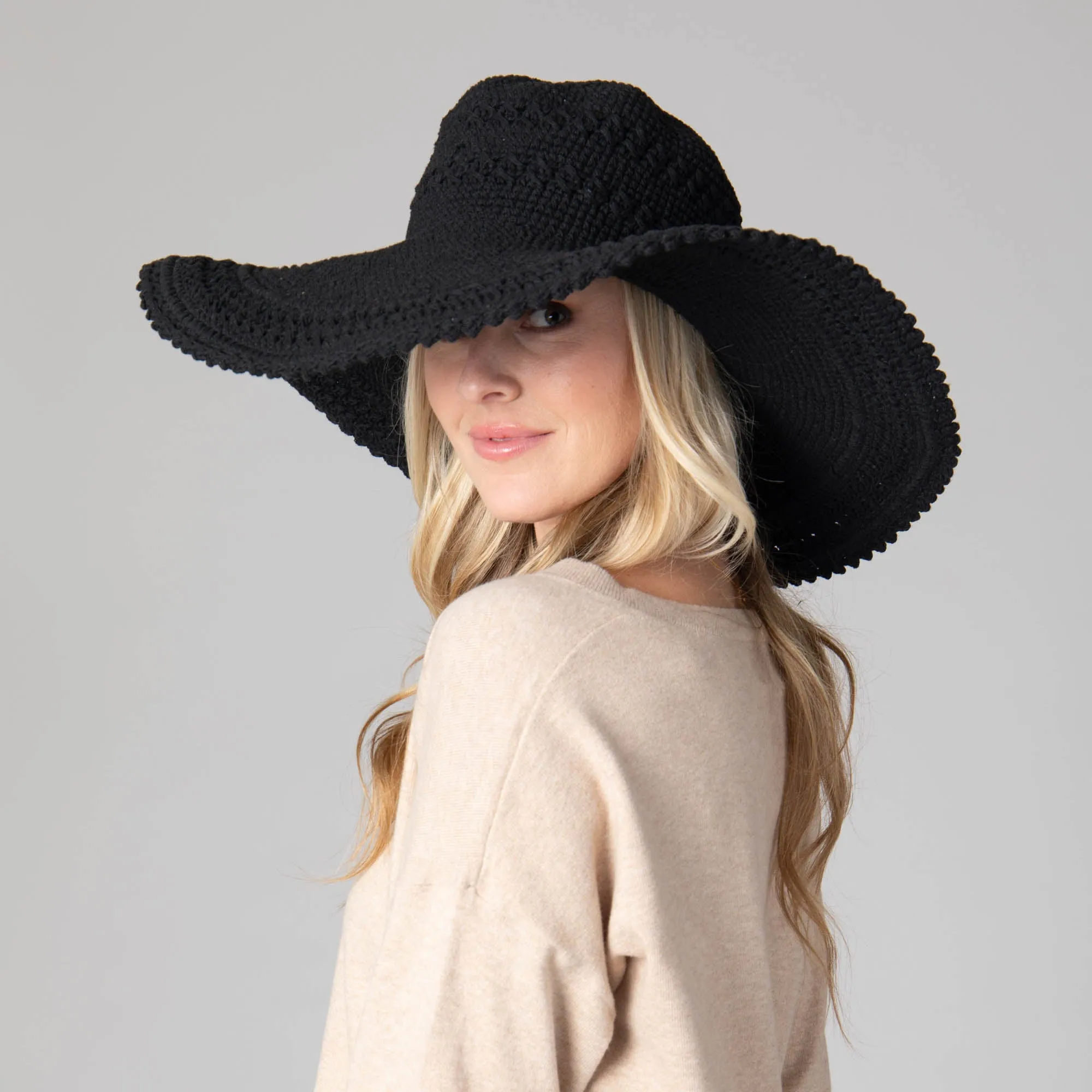 Women's Oversized Brim Crochet w/ Scalloped Edge